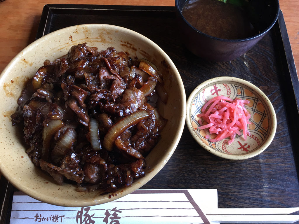 豚捨て牛丼